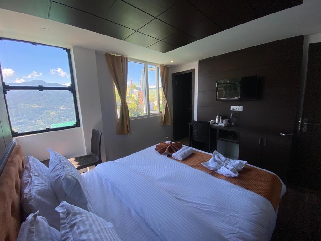 9 Atop Hotel Гангток Екстериор снимка