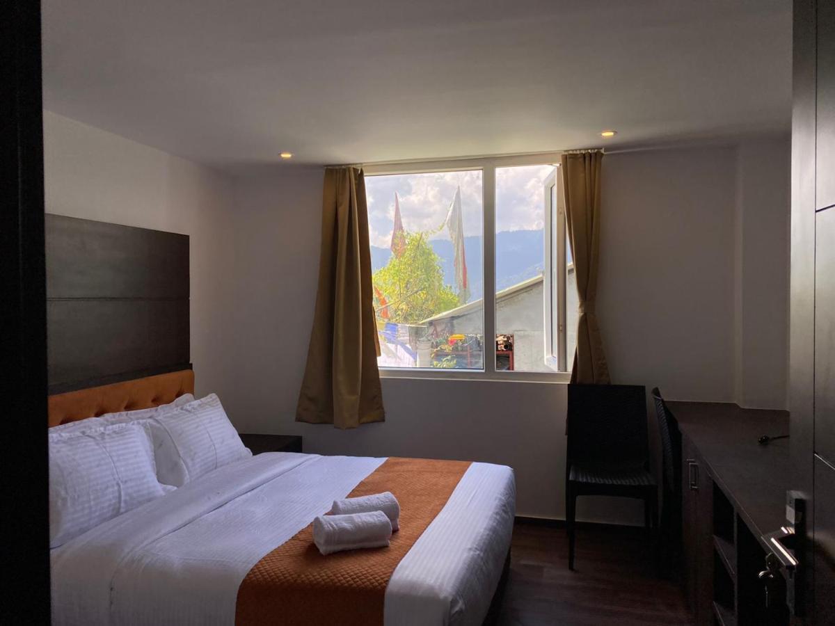 9 Atop Hotel Гангток Екстериор снимка