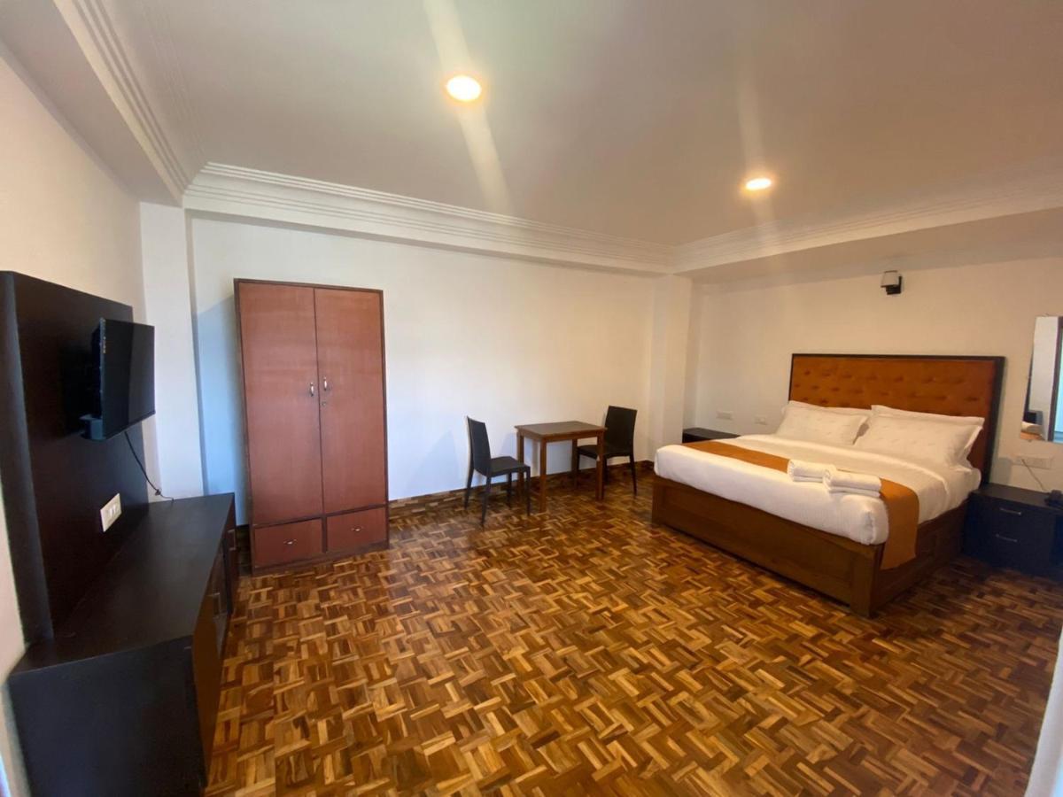 9 Atop Hotel Гангток Екстериор снимка